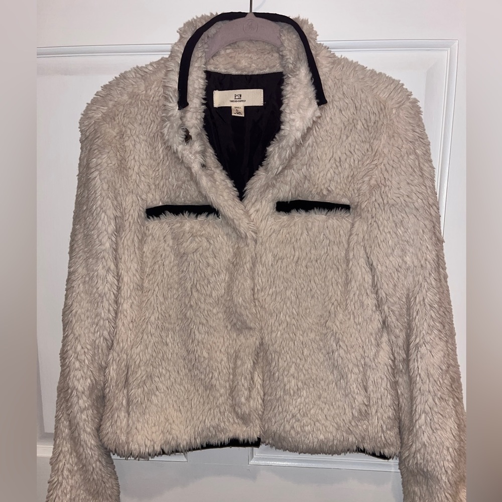 Women’s Fuzzy Jacket - Picture 5 of 6
